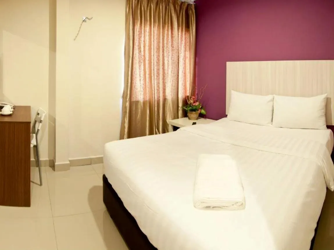 101 Hotel Bangi 2*,